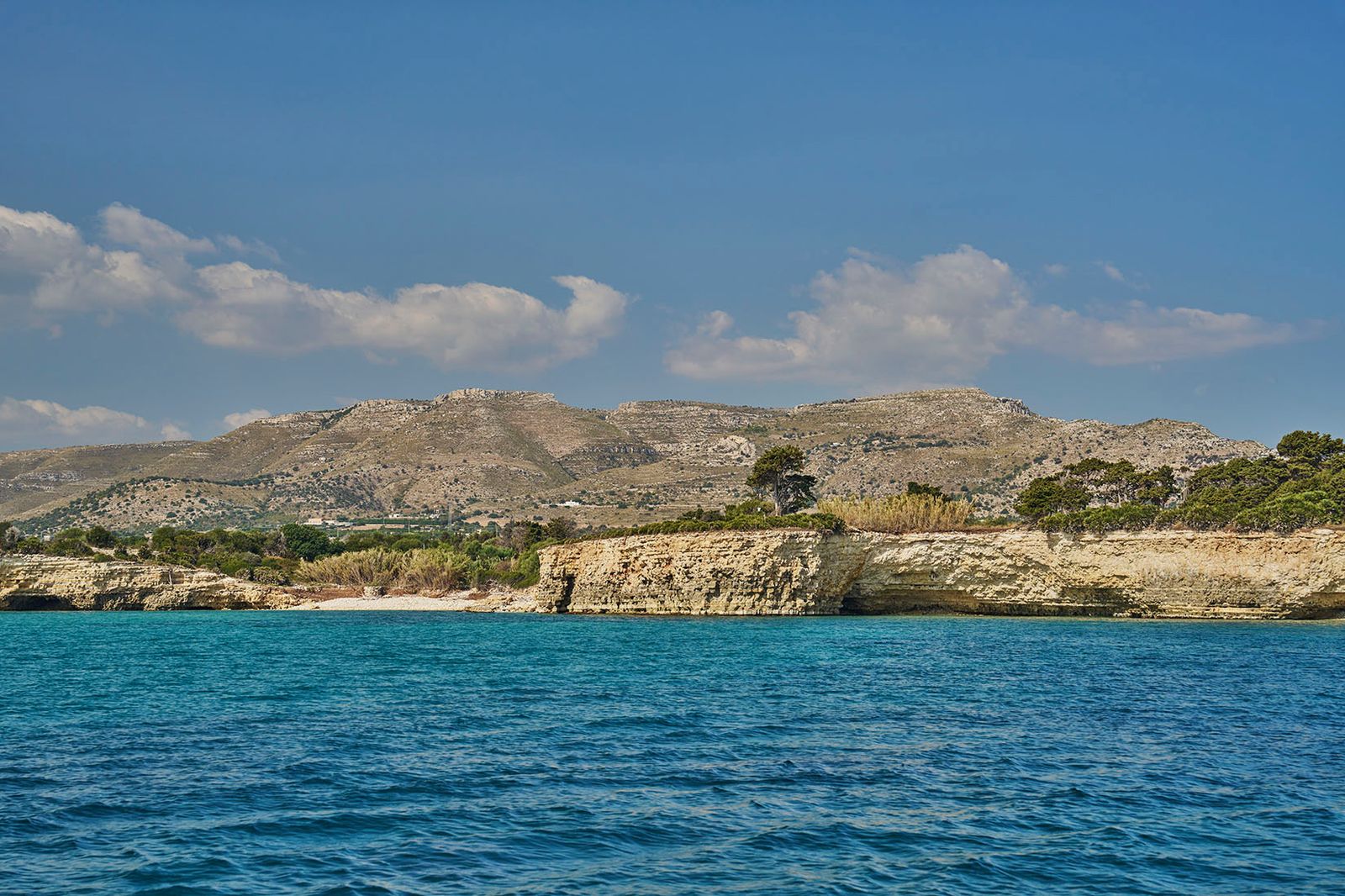 Falesie e costa di Siracusa viste dal mare